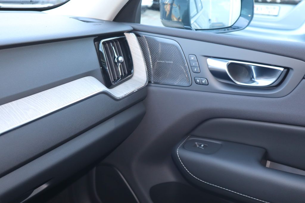 Fahrzeugabbildung Volvo XC60 T6 AWD Plus Bright+Nappa+HUD+SOFORT