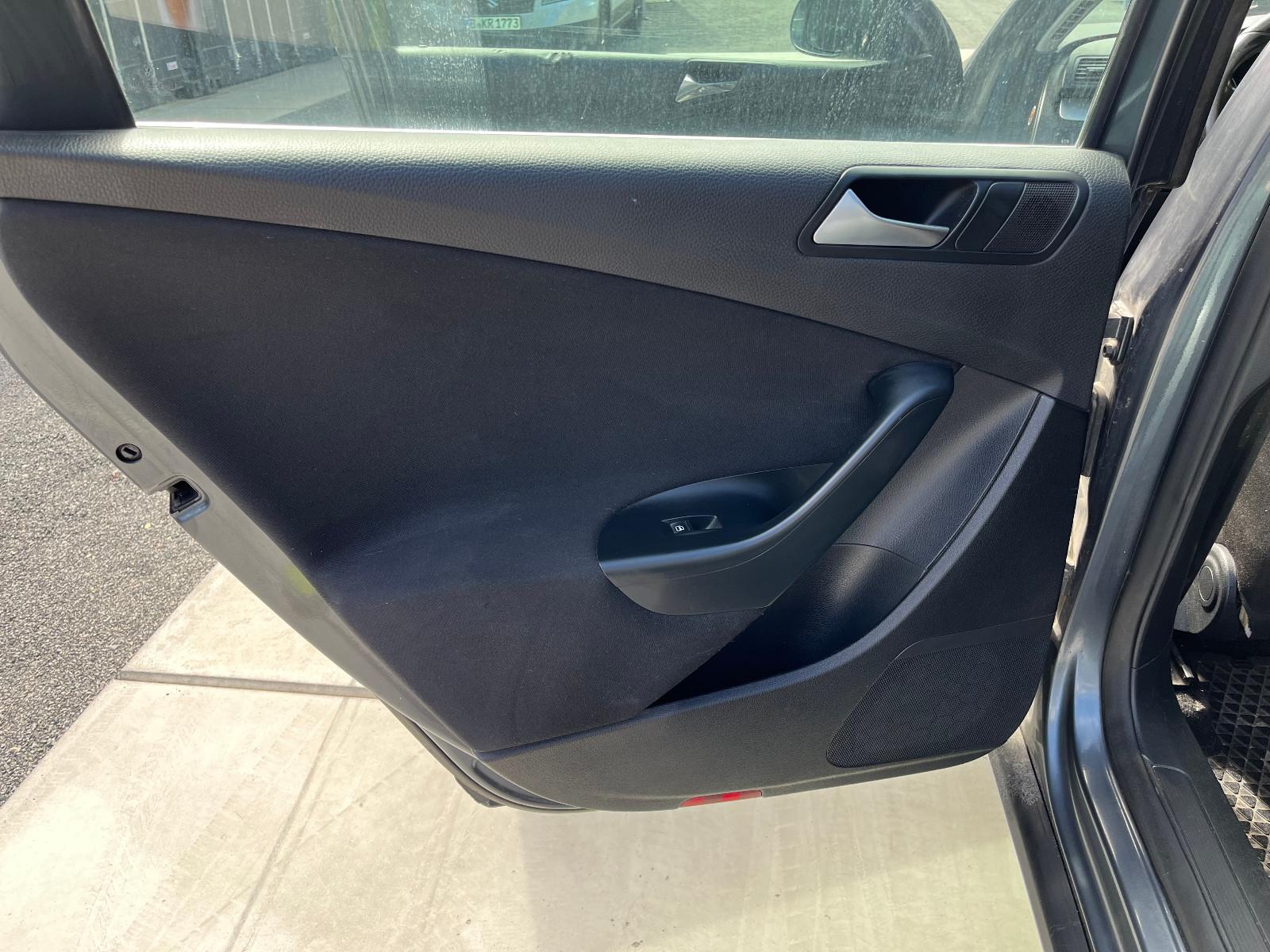 Volkswagen Passat 2010 — photo 20