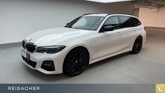 BMW 330e A xDrive Tou M-Sport LCProf ACC PA Pano