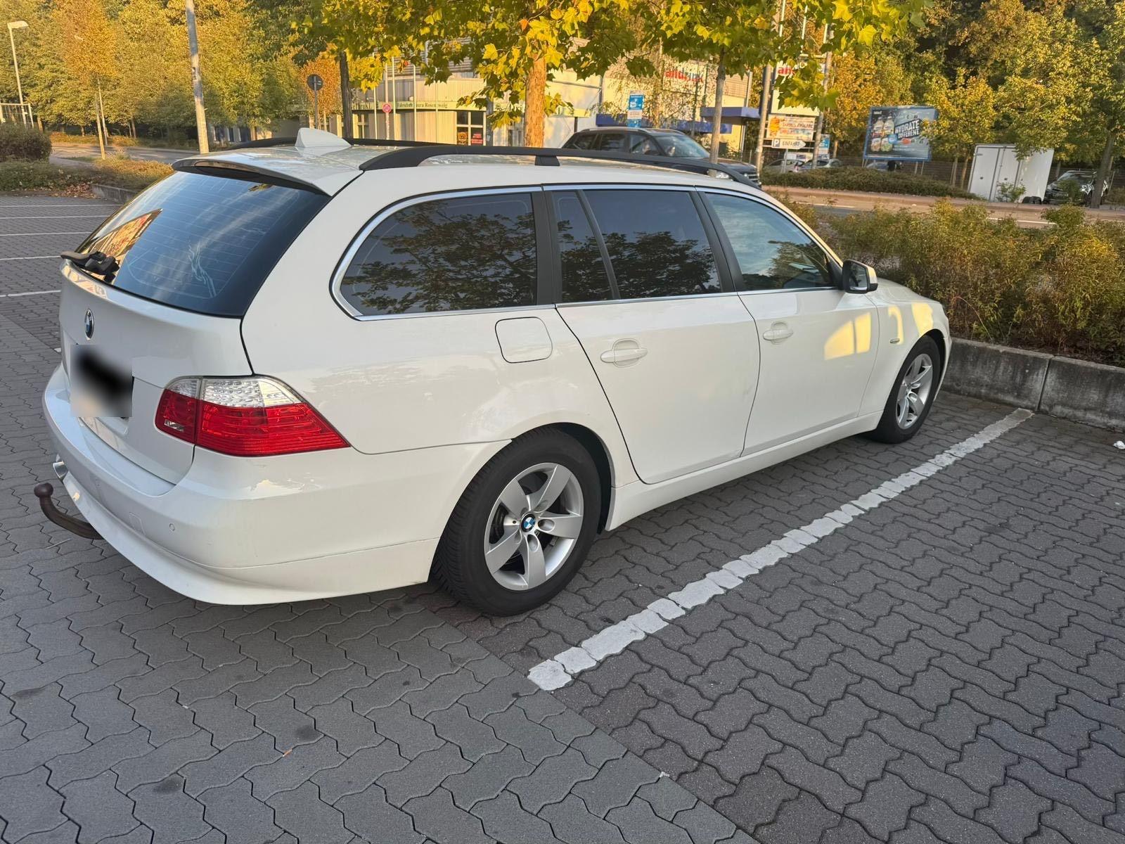 BMW 520 2010 — rear view