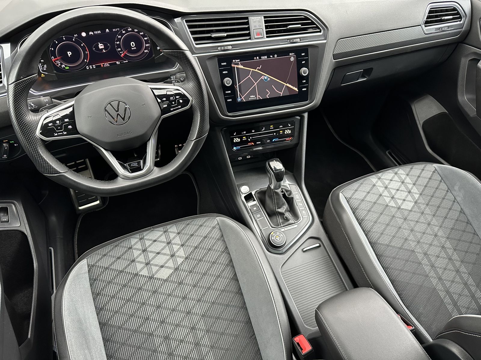 Fahrzeugabbildung Volkswagen Tiguan Allspace R-Line 4M NAV+LED+PANO+AHK+360°