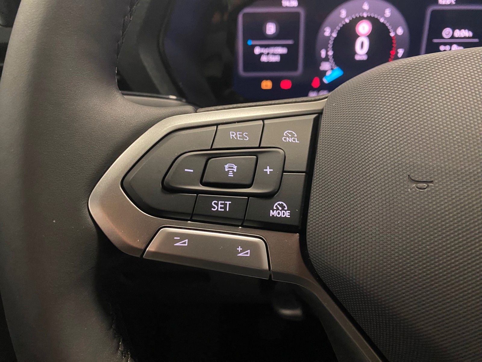 Fahrzeugabbildung Volkswagen Caddy 1.5 TSI Caddy+ACC+AHK+2x Schiebetür+1xHeck