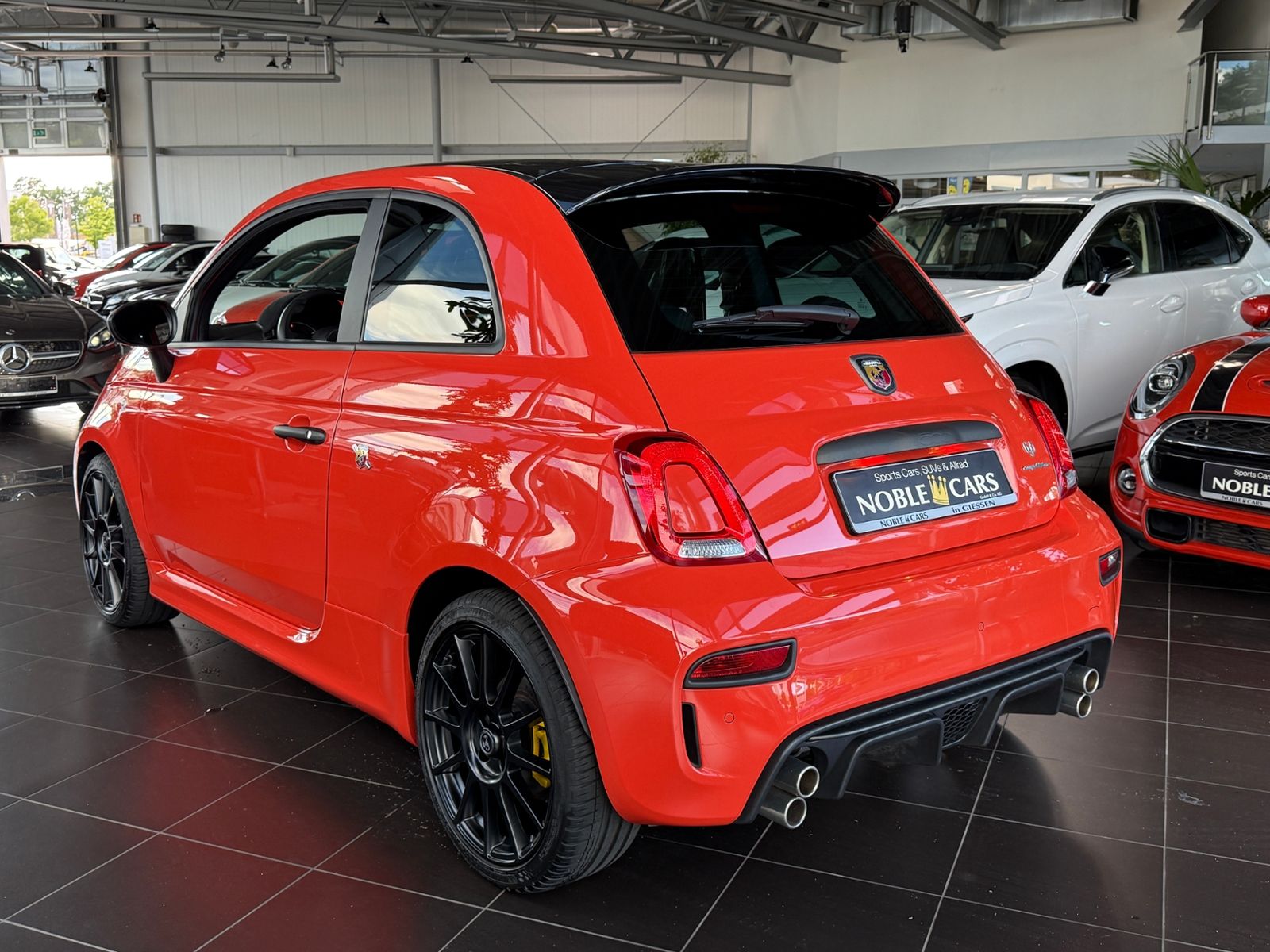 Fahrzeugabbildung Abarth 695 Competizione BEATS NAVI SABELT