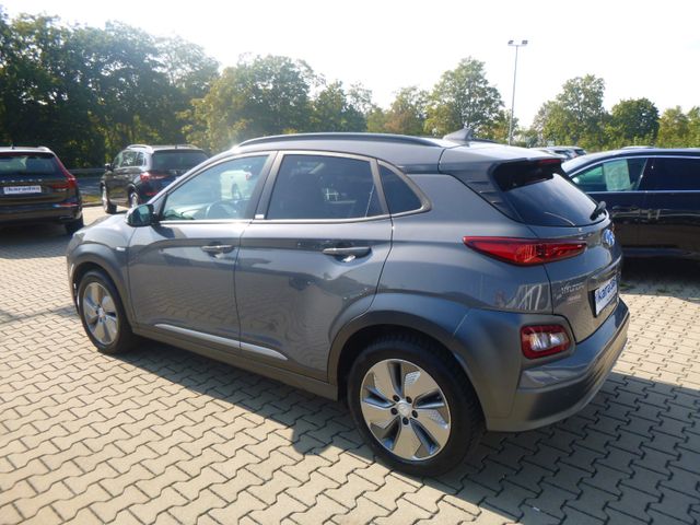 Fahrzeugabbildung Hyundai Kona Style Elektro 2WD >Wärmepumpe/KAM/NAV<