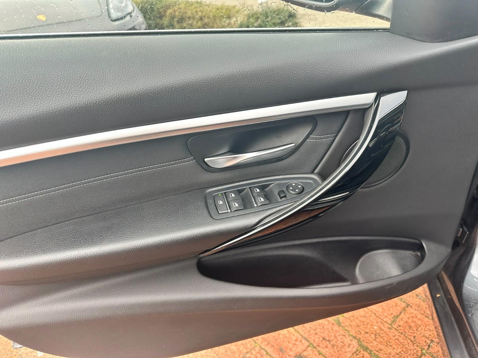BMW Touring 318 i Sport Line TMP SZH LED NAVI PANO