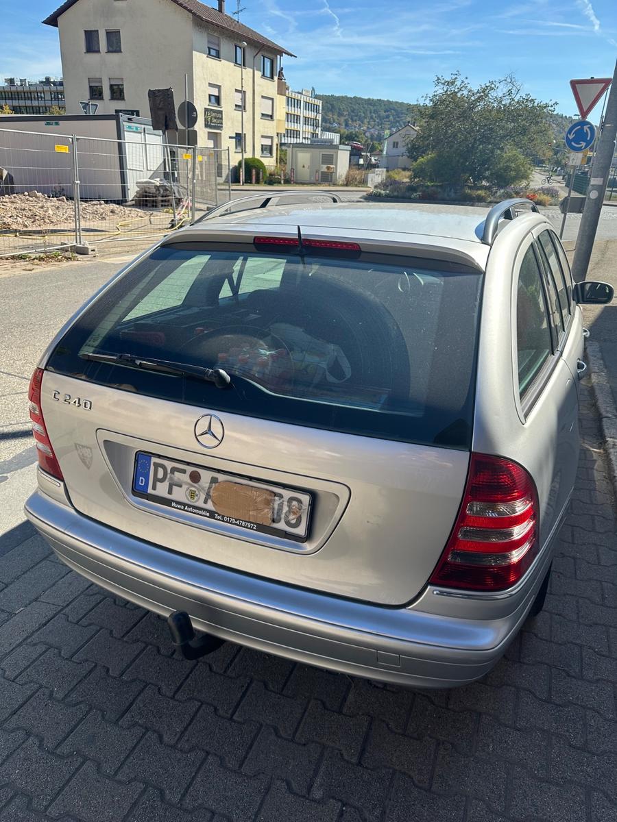Mercedes-Benz C240 2004 — двигун 2.597 cm³, 170 HP (125kW)