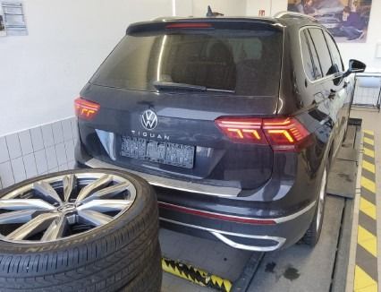 Fahrzeugabbildung Volkswagen Tiguan 1.5 TSI DSG SPORTPAKET MATRIX STANDHZG 20