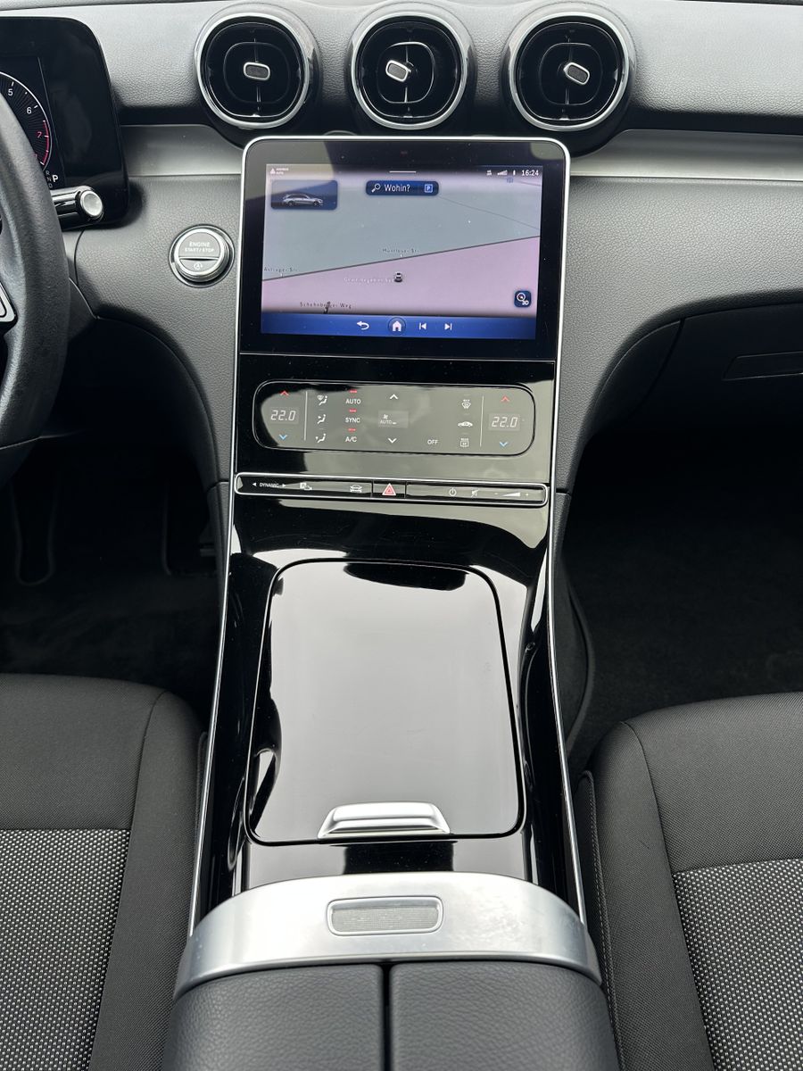 Fahrzeugabbildung Mercedes-Benz C 180 T Avantgarde NAV+LED+KAM+PANO+AHK+VCOCKPIT