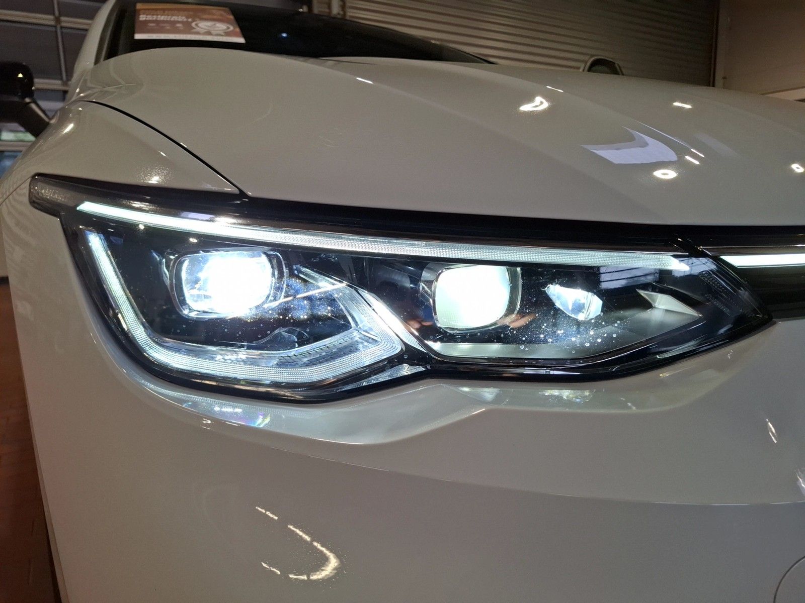 Fahrzeugabbildung Volkswagen Golf VIII TSI Move Matrix Navi AID Pano PDC SH L