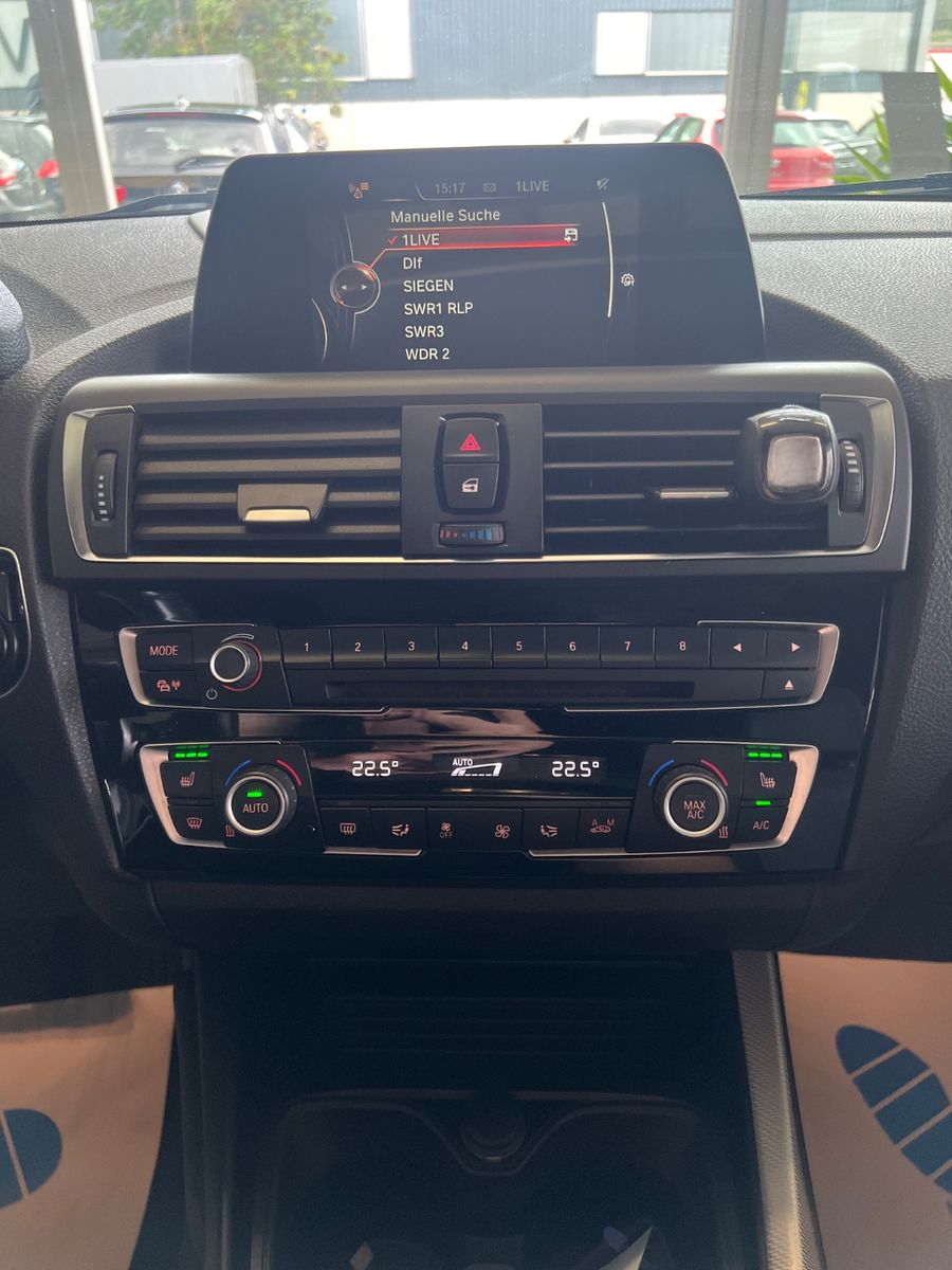 Fahrzeugabbildung BMW M135 i xDrive * SCHIEBEDACH * LEDER *