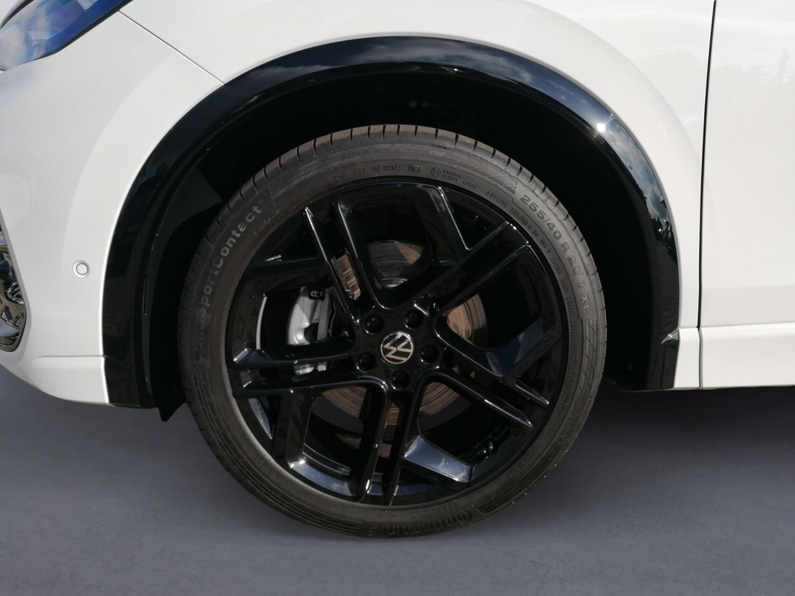 Tiguan 2.0 TDI DSG R-Line AHK+STHZ+PANO+MATRIX+