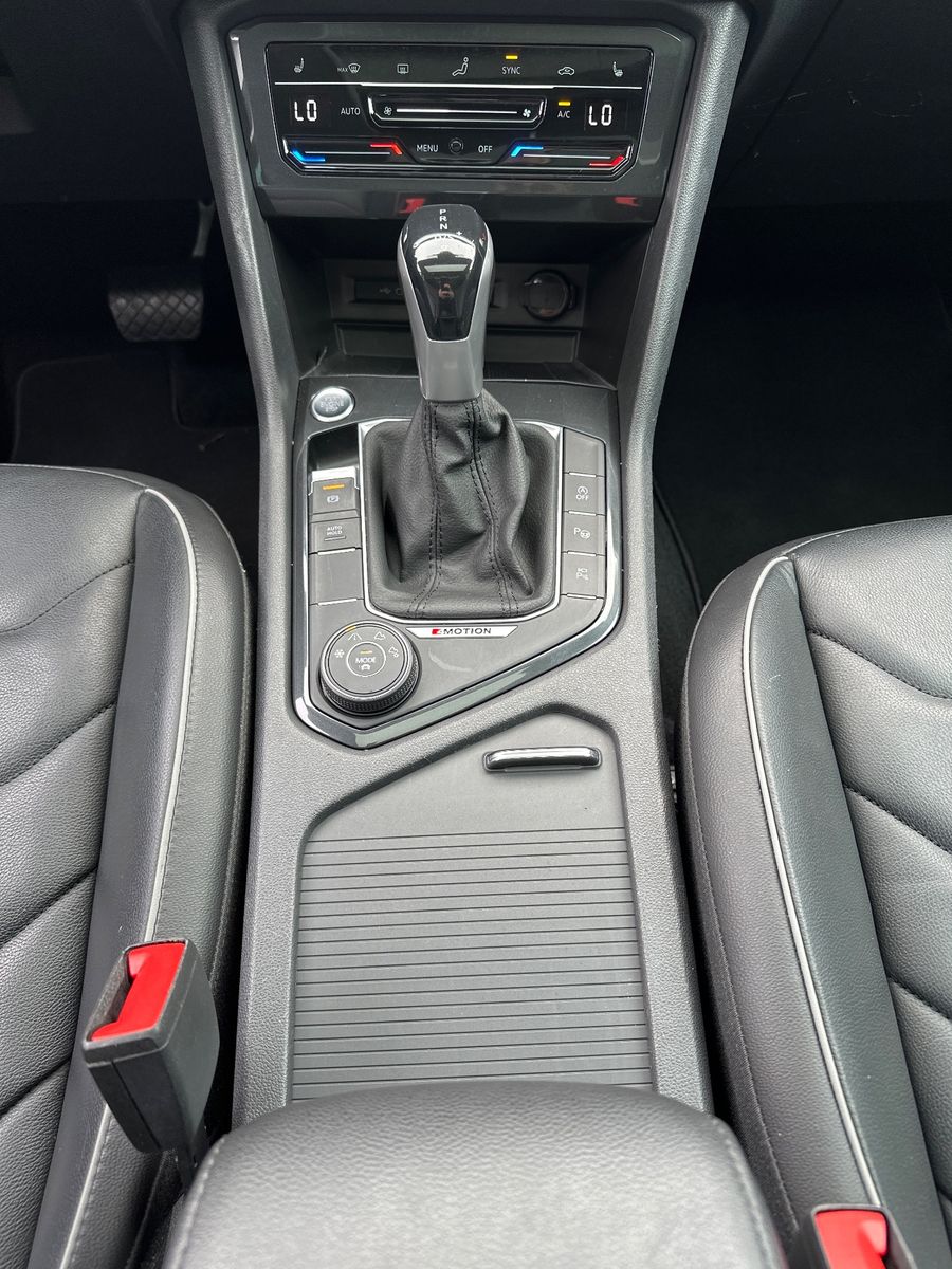 Fahrzeugabbildung Volkswagen Tiguan 2.0 TDI 4M DSG Elegance NAV+MATRIX