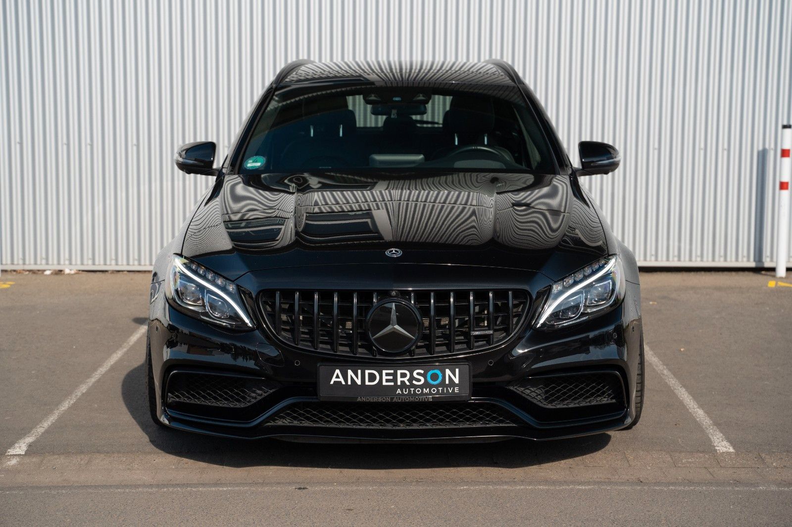 Fahrzeugabbildung Mercedes-Benz C 63 S AMG NIGHT PERFORMANCE AGA PANO HUD ASSIST