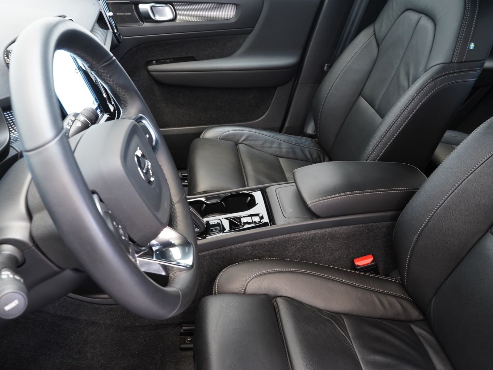 Fahrzeugabbildung Volvo XC40 B4 B R Design LED/NAVI/ACC/LEDER/360°