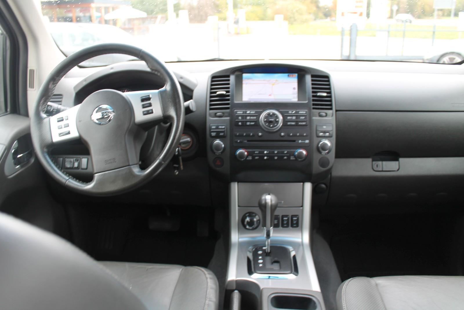 Nissan Navara LE Double Cab 3.0 dCi V6 231 ch BVA 4x4 / 112 021 km / Hardtop / Toit ouvrant / Bose / Cuir / Caméra de recul