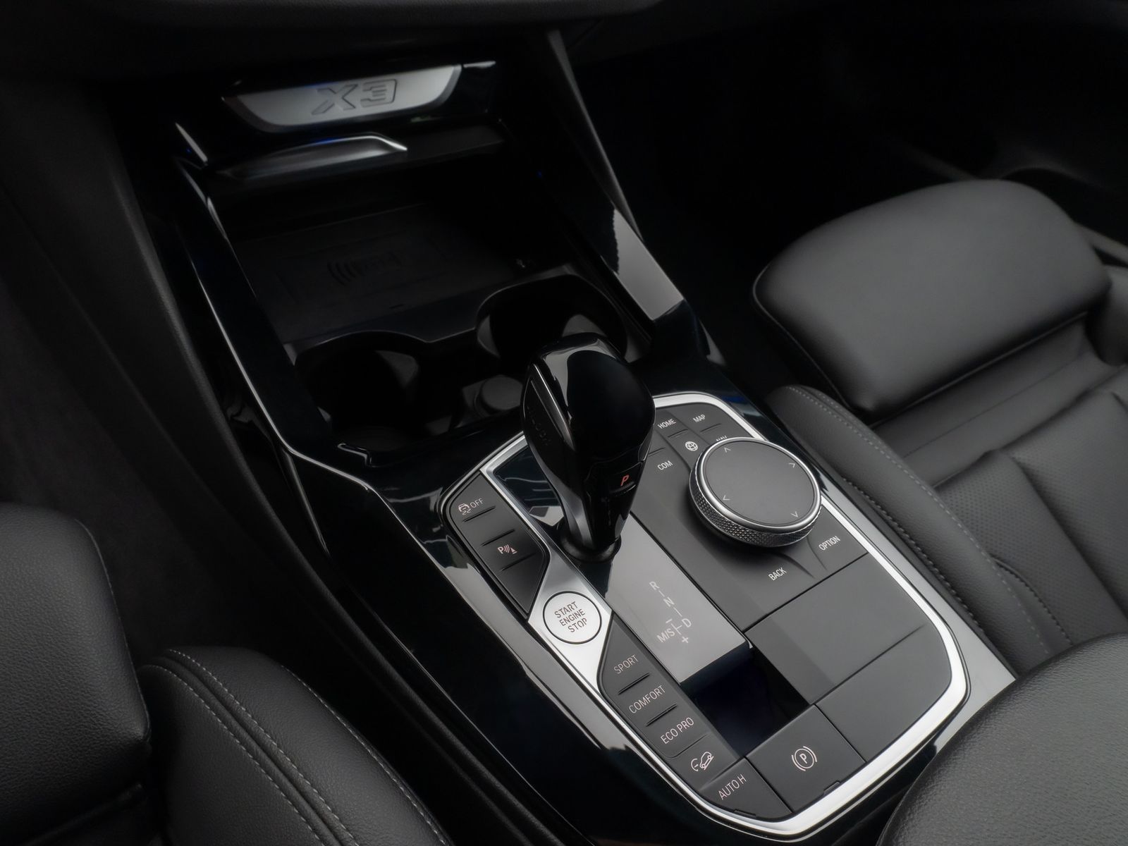 Fahrzeugabbildung BMW X3 xD20d M Sport Kamera HUD DAB HiFi Komfort 19"