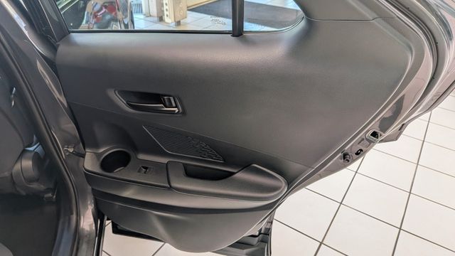 Fahrzeugabbildung Toyota C-HR 1.8 FWD Team Deutschland KlimaA,Navi,SHZ