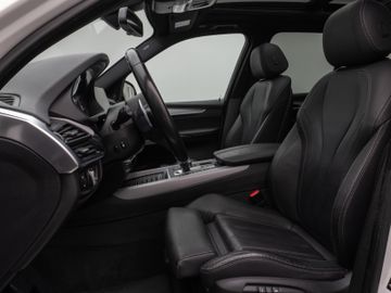 Fahrzeugabbildung BMW X5 xD40d M Sport Kamera Panorama HUD DAB H/K AHK