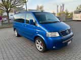 Volkswagen 2.5 TDi 2.Hand Orig. Lack Top Zustand ohne Rost - Volkswagen T5 Multivan in Frankfurt (Main)