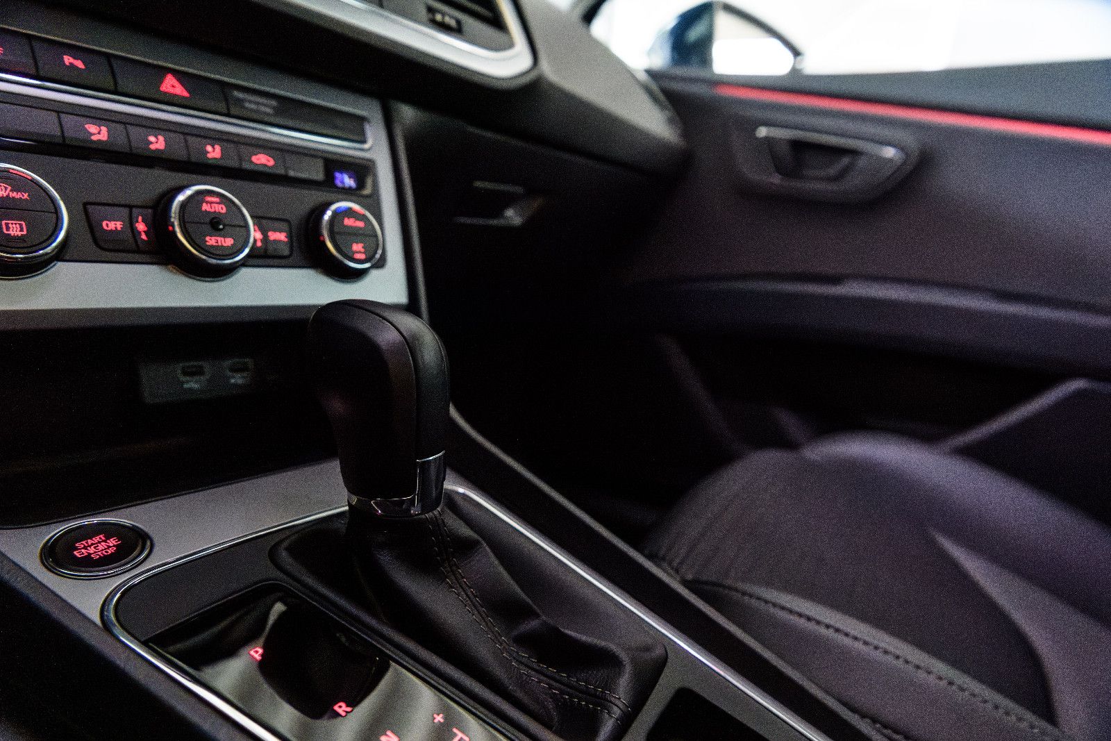 Fahrzeugabbildung SEAT Leon ST Xcellence DSG+Navi+AHK+LED