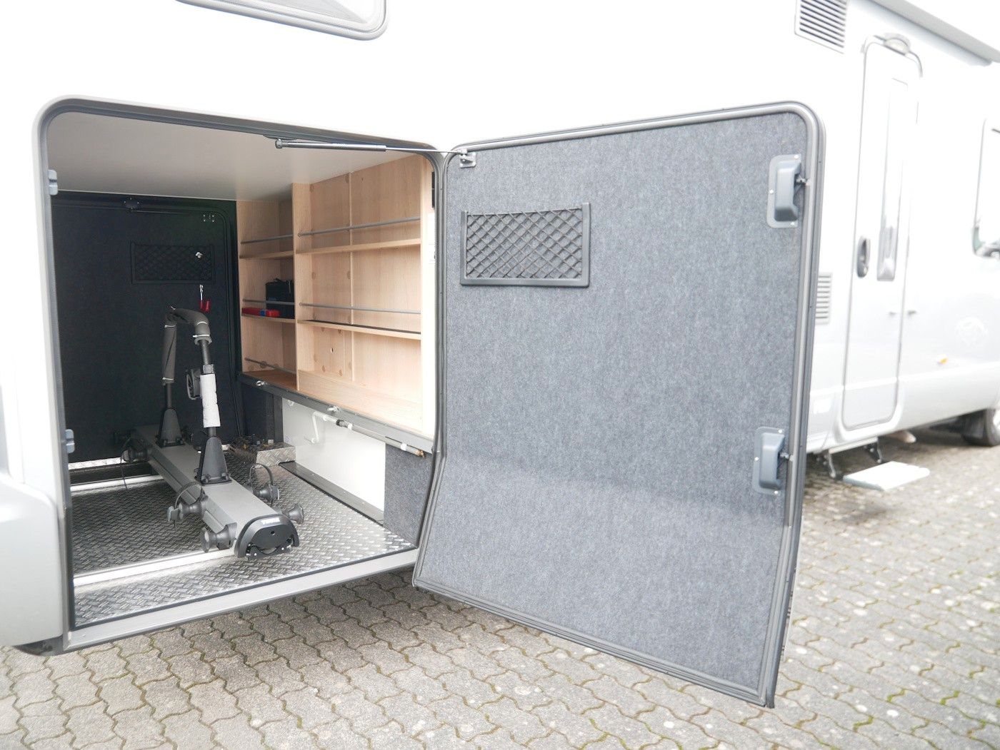 Fahrzeugabbildung HYMER / ERIBA / HYMERCAR BMC I 680 1.Hand Autom. Kamera Markise NAVI ALU