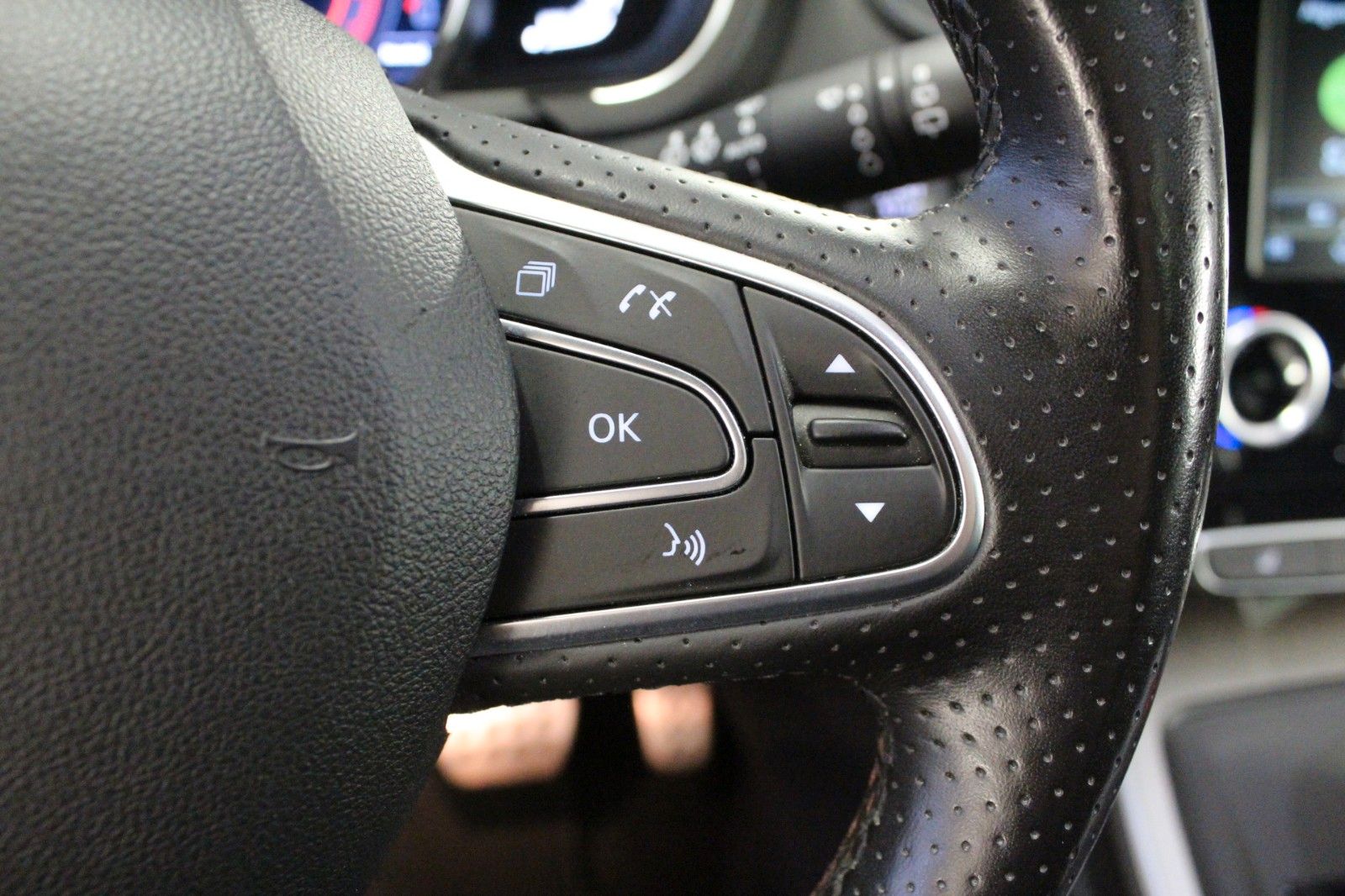 Fahrzeugabbildung Renault Grand Scenic Tce160 EDC Black*Panorama*