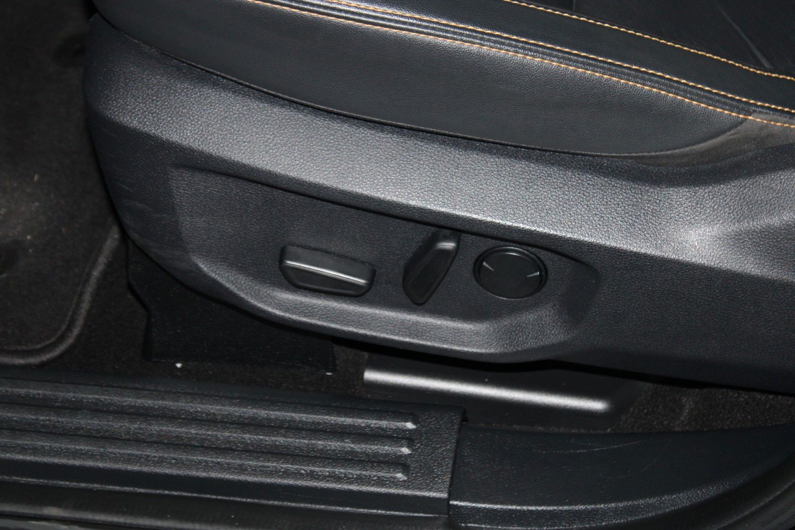 Fahrzeugabbildung Ford Ranger Wildtrak Automatik AHK STDH ACC CAM B&O