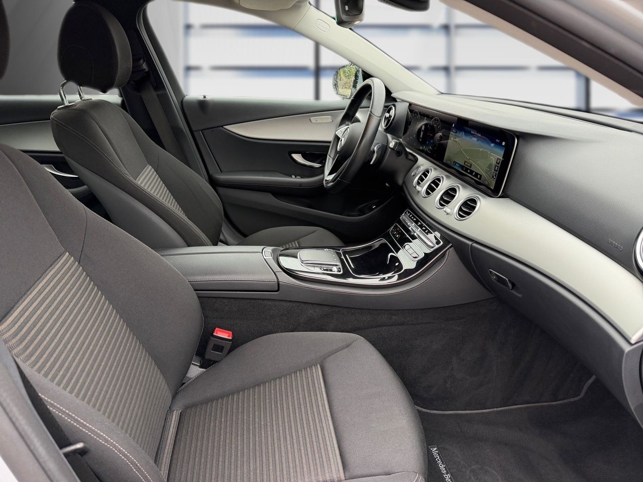 Fahrzeugabbildung Mercedes-Benz E 300 e AVANTGARDE+WIDESCREEN+DAB+LED+KAMERA+