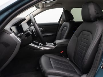Fahrzeugabbildung BMW 320d Luxury Line Kamera HUD DAB HiFi Komfort LED