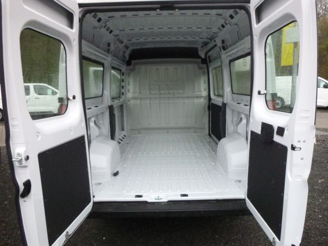 Movano Cargo L2H2 Vollverglast