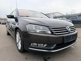 Volkswagen Passat Variant Comf. BlueMotion Panorama - Volkswagen Passat aus 2013
