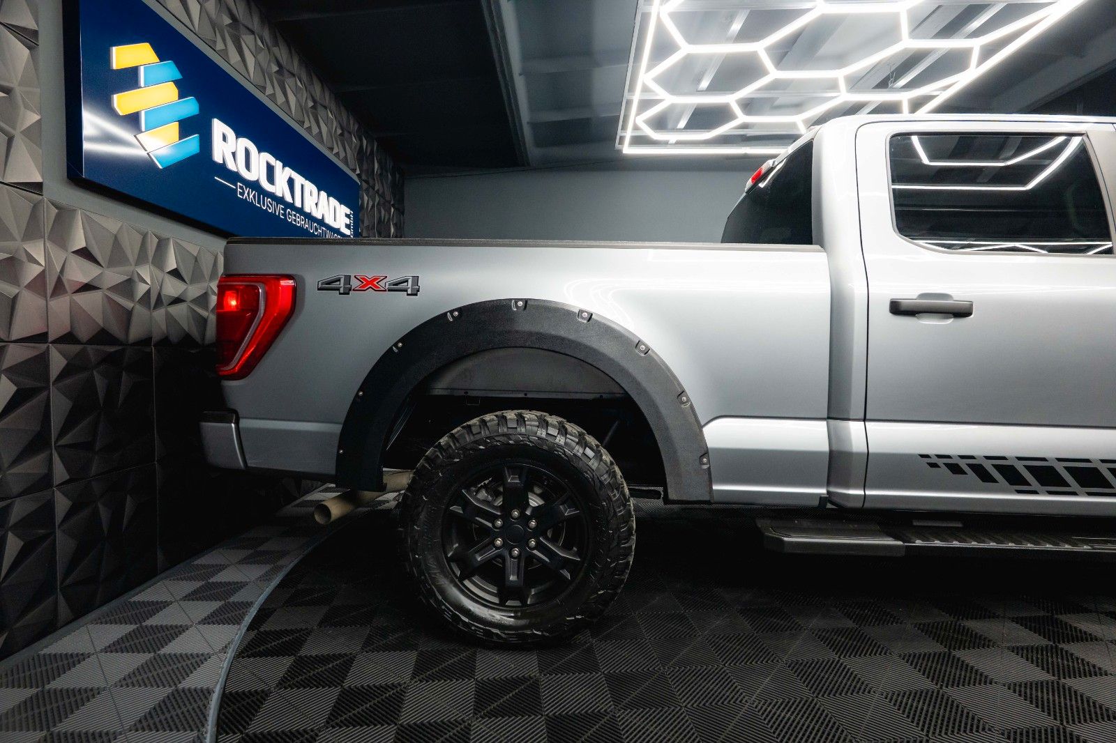 Fahrzeugabbildung Ford F150 5.0L V8 4x4 Offroad SuperCrew RAPTOR 19%