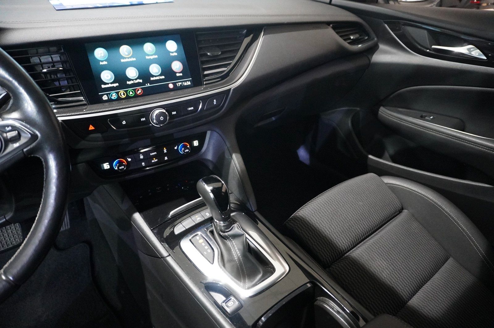 Fahrzeugabbildung Opel Insignia B ST 2.0D ELEGANCE NAVI/LED/KAMERA/HUD