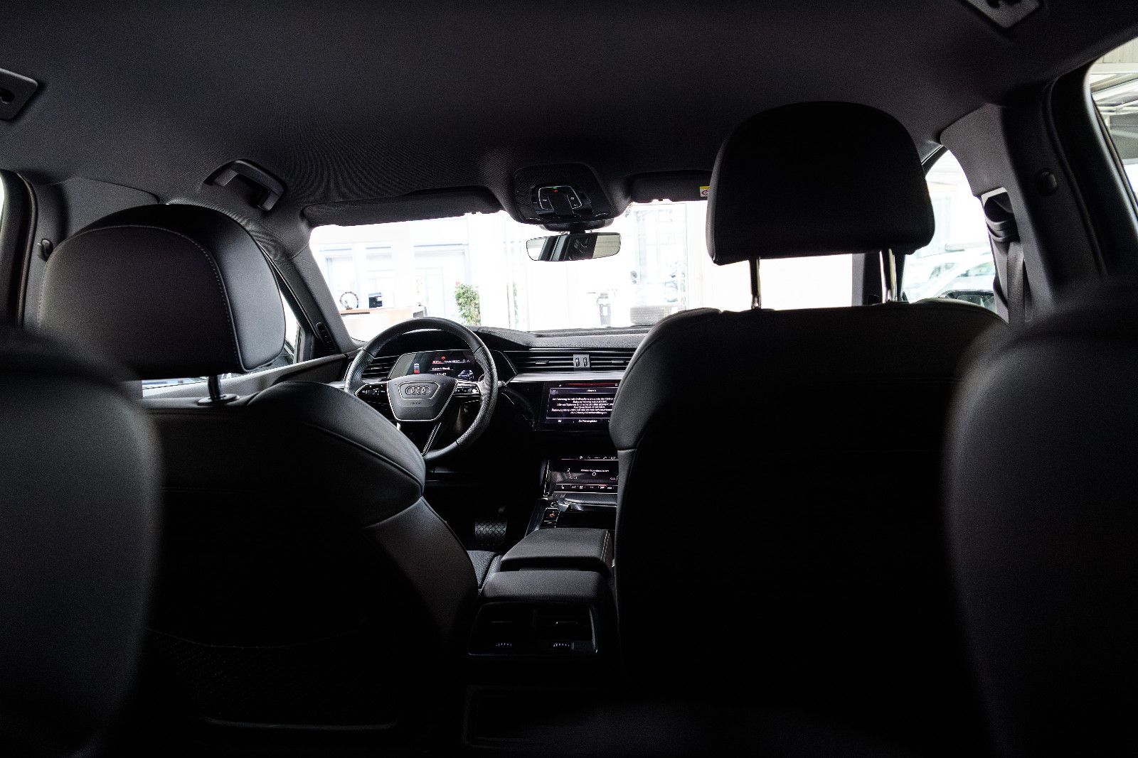 Fahrzeugabbildung Audi e-tron 50 quattro S line NAVI/SZH/LED/RFK