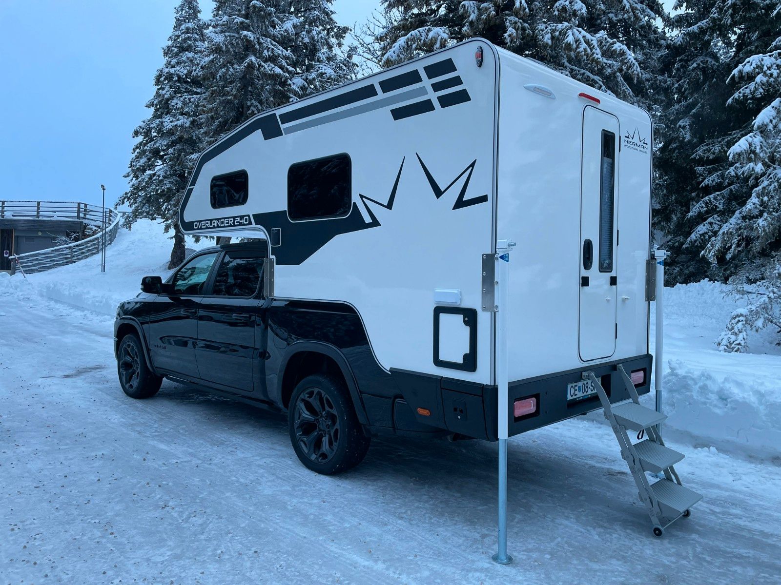 Fahrzeugabbildung Andere OVERLANDER 240