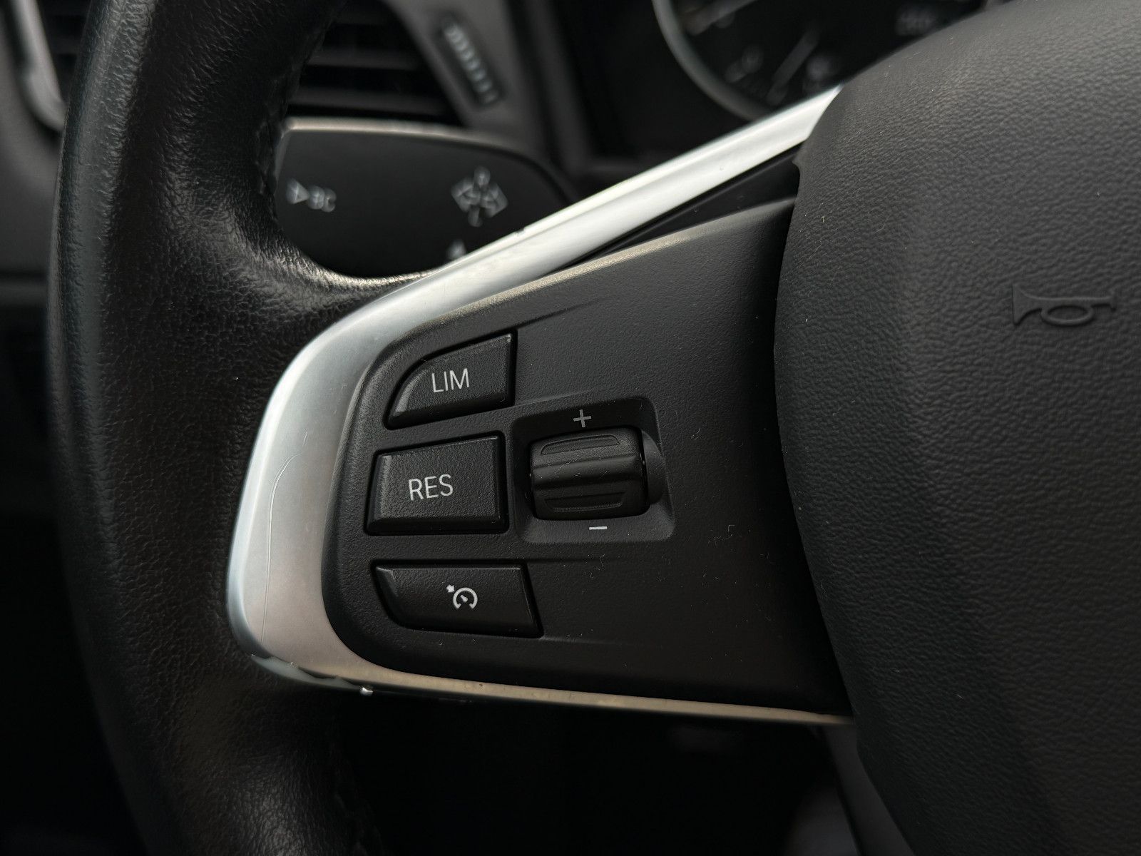 Fahrzeugabbildung BMW 218i Gran Tourer Advantage Aut AHK GRA PDC SHZ