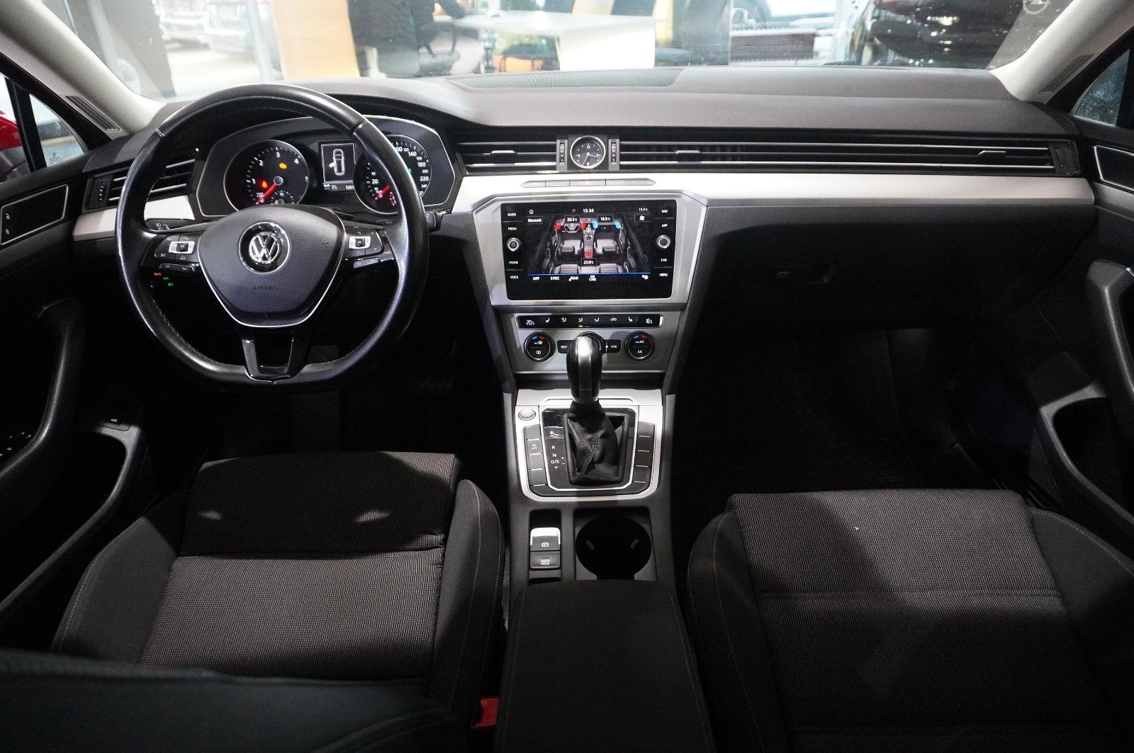 Fahrzeugabbildung Volkswagen Passat Vari. 2.0D COMFORTL. NAVI/LED/SPORT/AHK