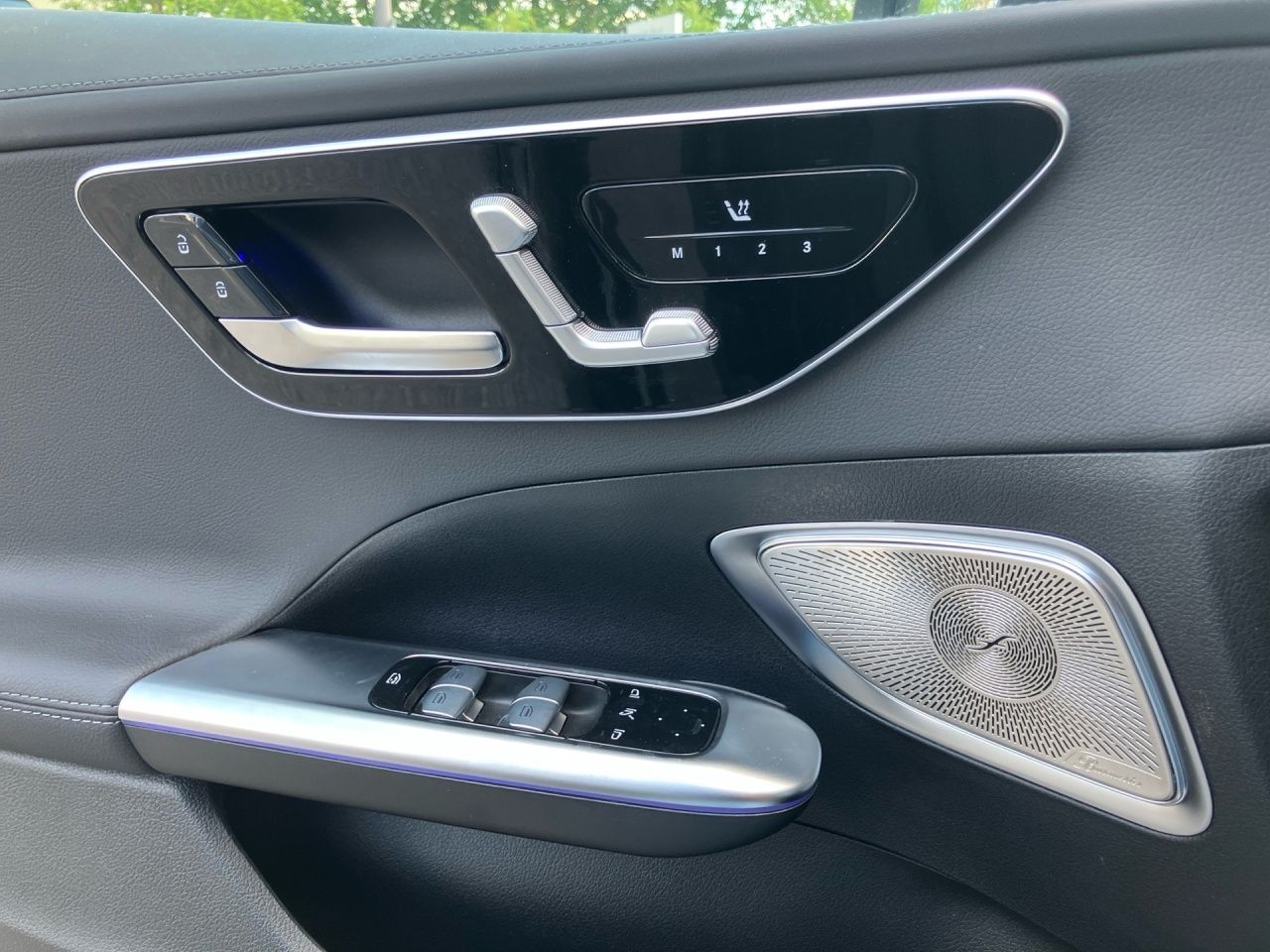 Fahrzeugabbildung Mercedes-Benz C 180 AMG+NIGHT+BURMEST+19''+LENKRADHEIZ+360°