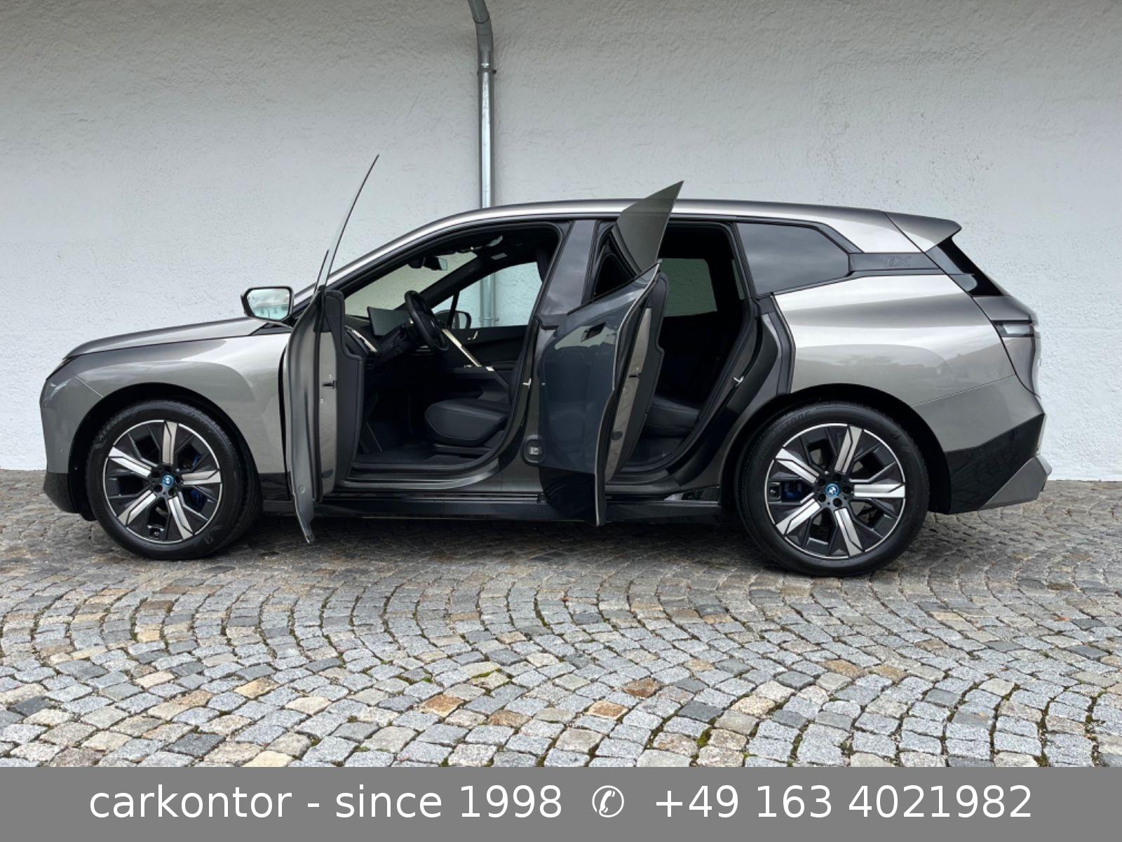 BMW iX 50 xDrive *SPORTPAKET*LUFTFEDERUNG*2024*DAP*