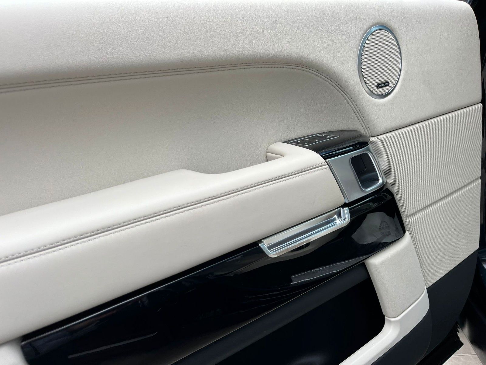 Fahrzeugabbildung Land Rover Range Rover Vogue*Pano*AHK*Luft*Softclose*RFK*