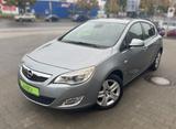 Opel Astra J Lim*Design*PDC*Sitzheiz*2Hand*S-HeftVoll - Opel Astra aus 2011: H