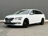 Skoda Superb Combi Style AHK *MemorySitz* Navi 2.Hand - Skoda Superb: Allradantrieb