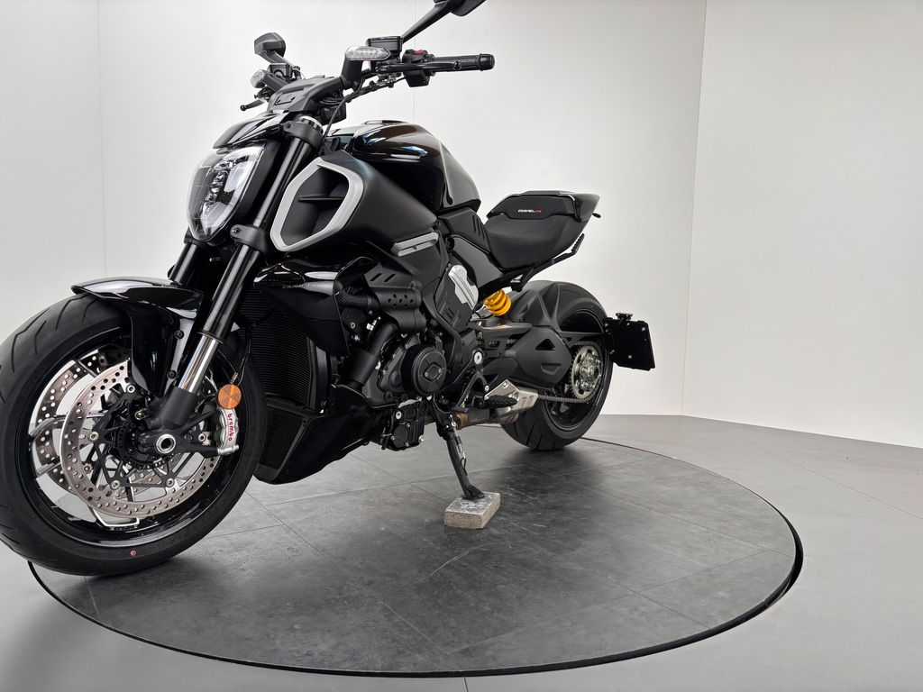 Fahrzeugabbildung Ducati DIAVEL V4 *SEITL. KENNZEICHENHALTER *NEUWERTIG