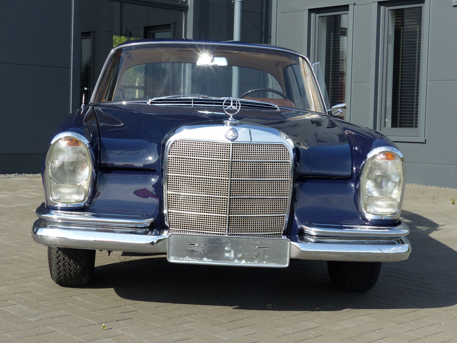 Fahrzeugabbildung Mercedes-Benz 250 SE Coupe W 111