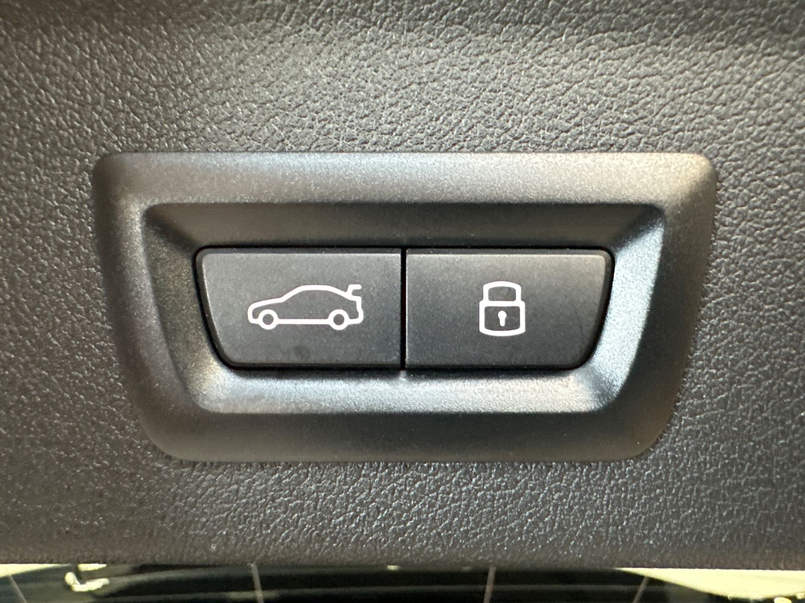 Fahrzeugabbildung BMW 118 i M-Sport NAV+LED+KAMERA+H&K+DA