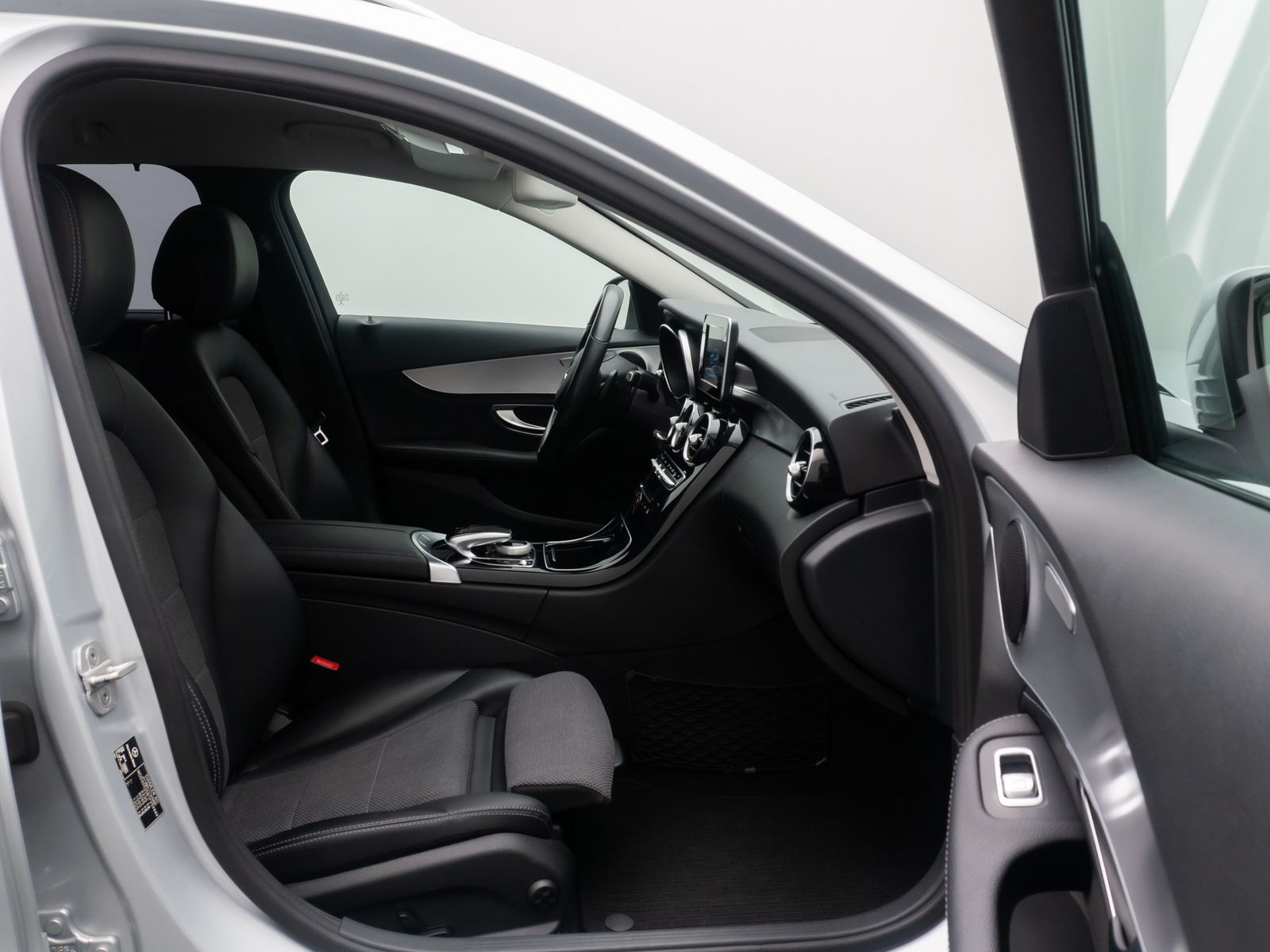 Fahrzeugabbildung Mercedes-Benz C 250 BlueTec PDC AHK Tempomat HiFi LED Businnes