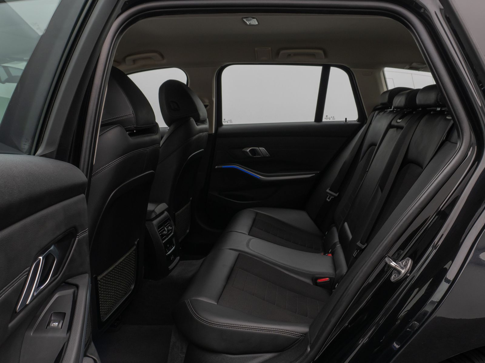 Fahrzeugabbildung BMW 320d xD HiFi Alarm DAB LED PDC Sportsitz Leder