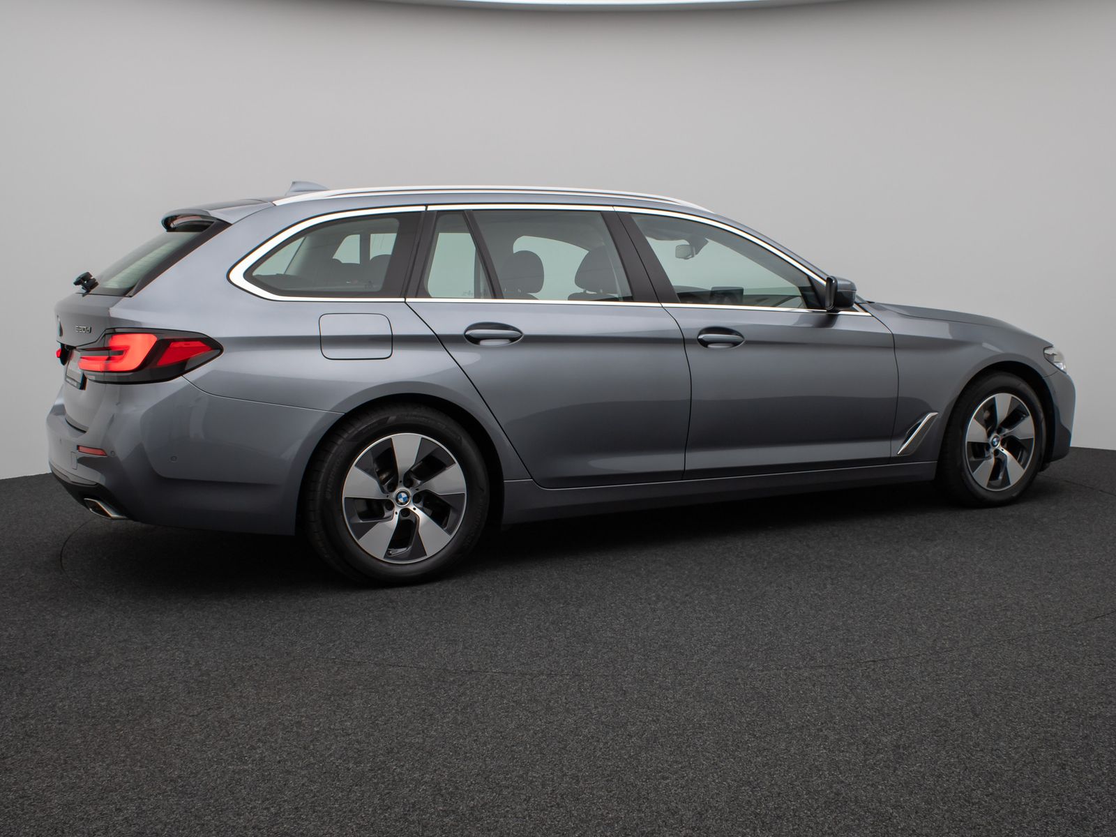 Fahrzeugabbildung BMW 520d xD Panorama Kamera DAB HiFi ACC 4xKlima