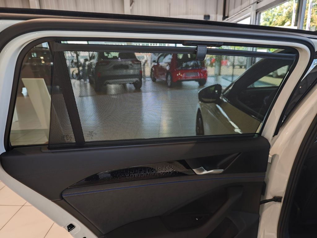 VW Passat R-Line Black Style DSG #AHK #DCC #Head-UP VW Passat R-Line Black Style DSG #AHK #DCC #Head-UP