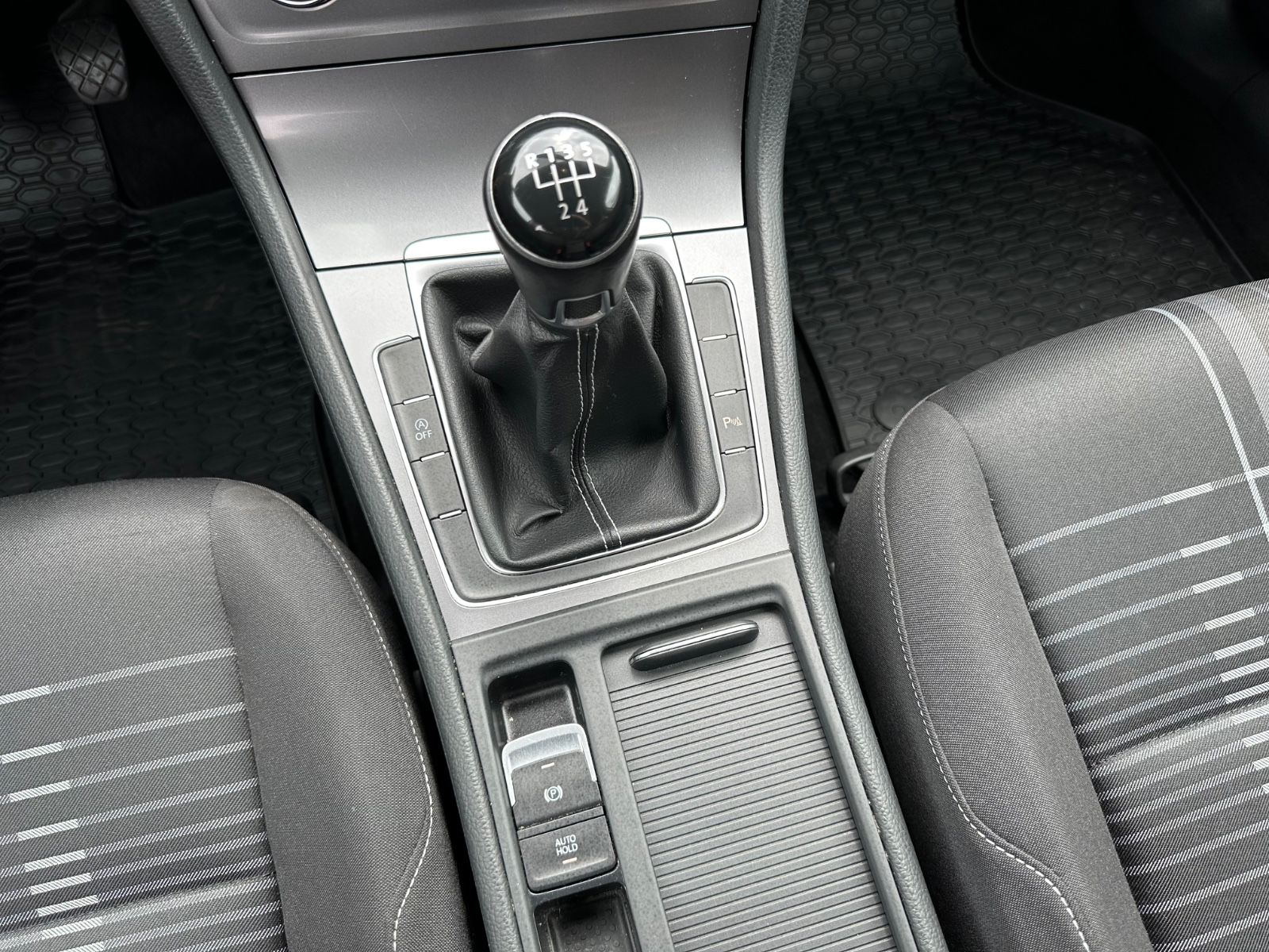 Fahrzeugabbildung Volkswagen Golf VII 1.2 TSI Lounge Navi/SHZG/BT/GRA/GJR